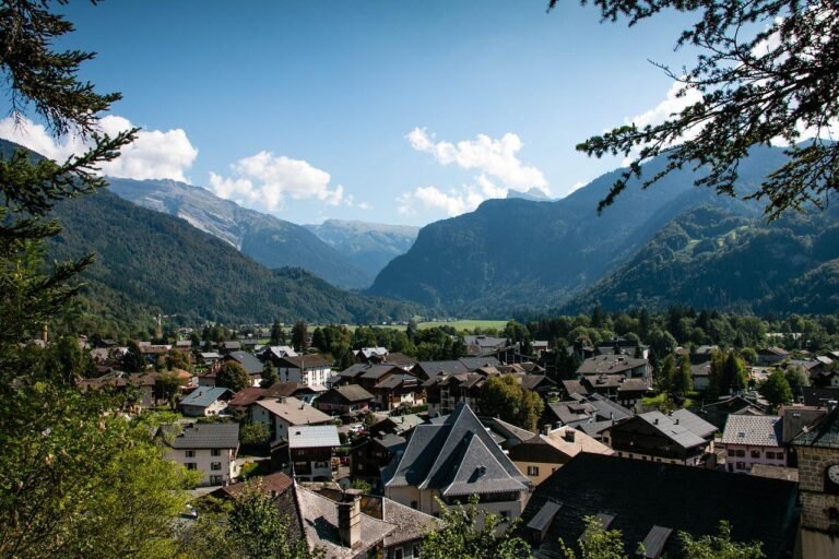 Samoëns, station de ski et village authentique en Haute-Savoie